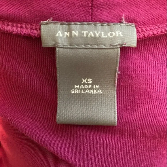 Elegant Ann Taylor Fuchsia Top - Picture 3 of 4